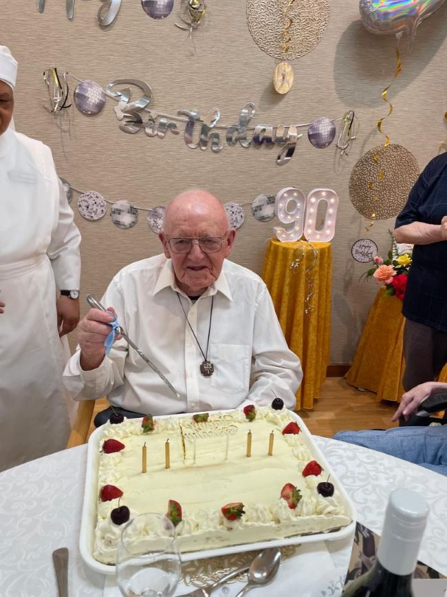 ms cut cake.jpg use